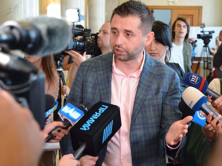 ﻿Арахамія заявив, що Іванісову потрібно зупинити членство в партії та фракції