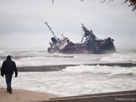 Под Одессой танкер терпит бедствие. Фоторепортаж 