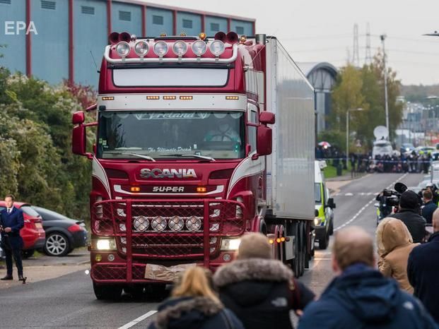 ﻿Водій вантажівки у Великобританії, у якій виявили тіла 39 людей, частково визнав провину