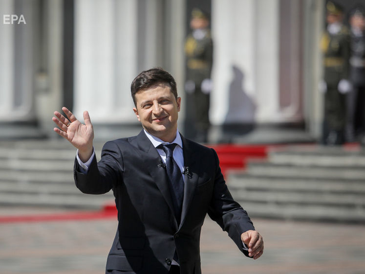 Большинство украинцев считают Зеленского более эффективным президентом, чем Порошенко – опрос