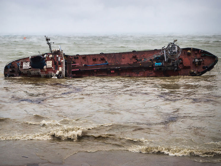 ﻿Затонулий біля Одеси танкер можуть залишити як пам'ятку