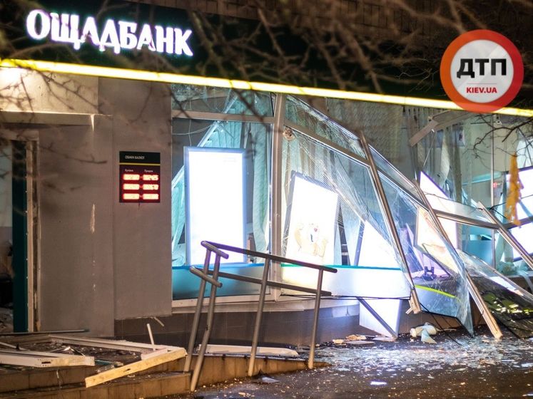 В Киеве неизвестные взорвали и ограбили банкомат