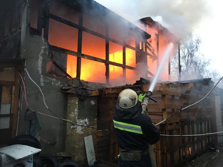 ﻿Під Києвом під час пожежі в житловому будинку загинуло двоє людей