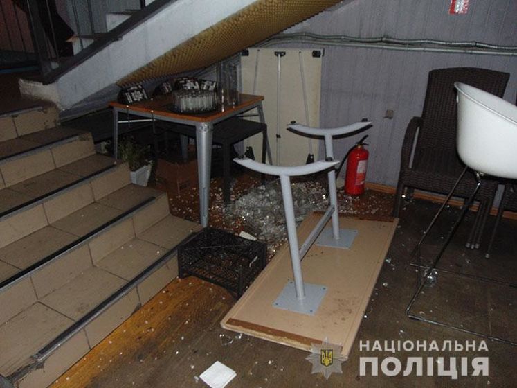 ﻿Унаслідок бійки в київському кафе постраждало вісім осіб – поліція