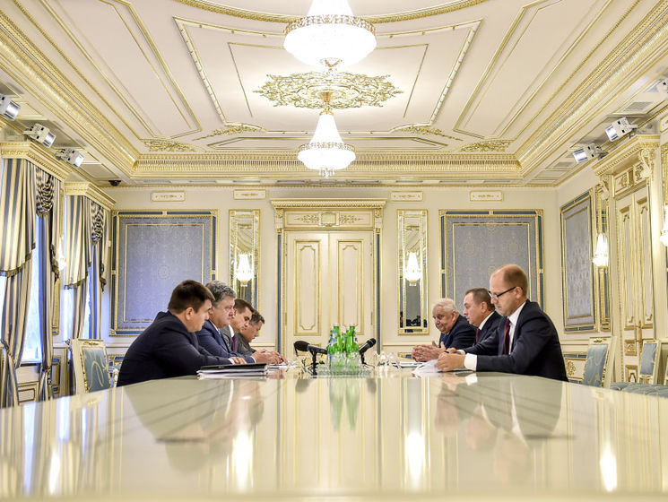 Порошенко обсудил пути усиления двустороннего сотрудничества с главой МИД Беларуси