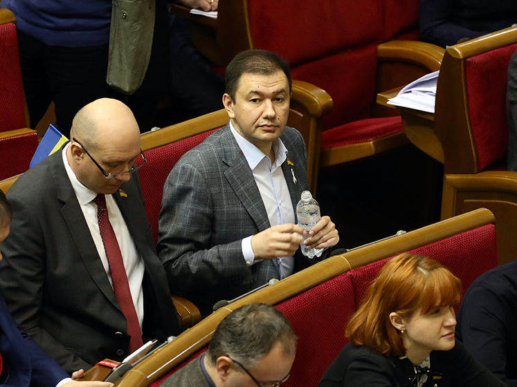 Нардеп от "Слуги народа" сообщил, что тесть Зеленского работает его помощником на общественных началах