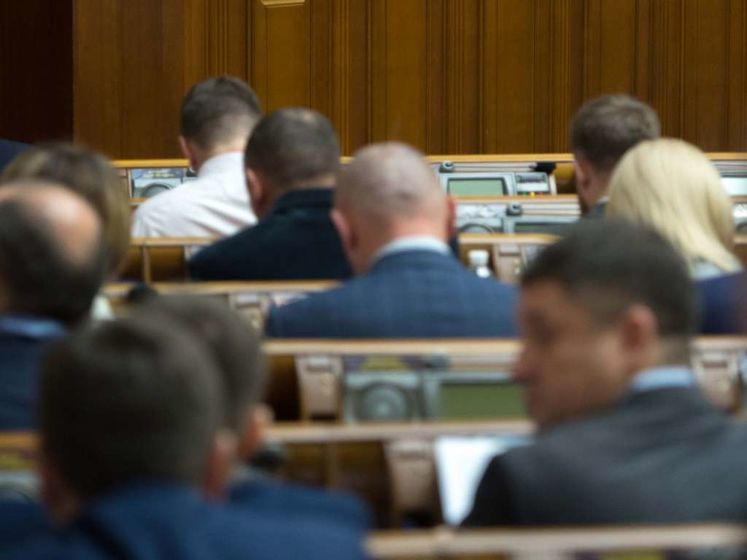 Рада одобрила закон о верификации государственных выплат с предложениями Зеленского