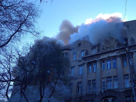 Унаслідок пожежі в коледжі в Одесі постраждало 12 людей, серед них четверо рятувальників – ДСНС