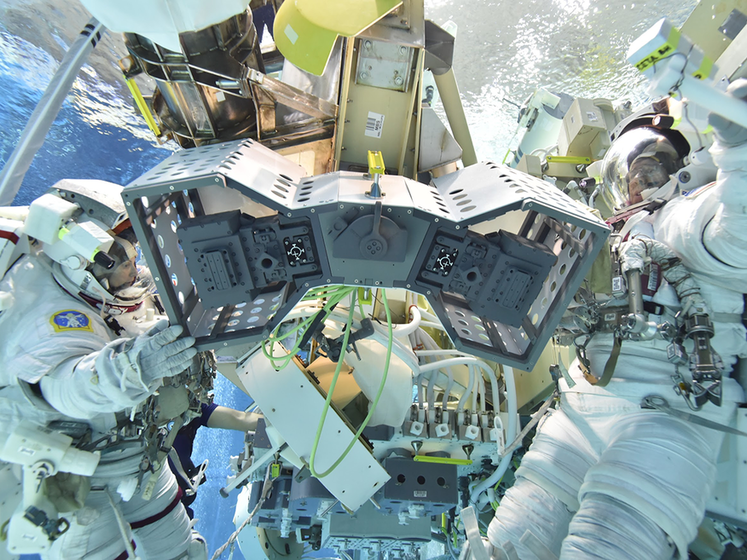 NASA создаст на МКС "отель для роботов"