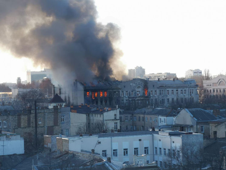 Пожар в центре Одессы, заявления Токаева о Крыме, высылка российских дипломатов из Германии. Главное за день