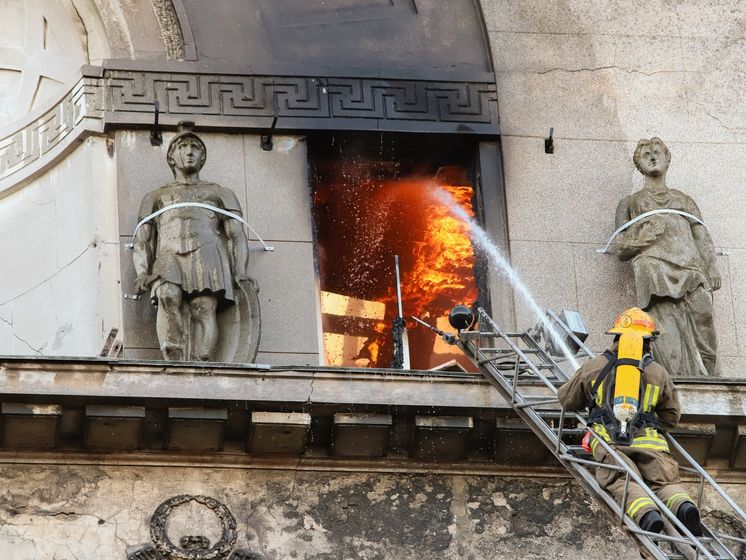 Пожар в Одессе. Среди развалин сгоревшего здания обнаружили тело женщины