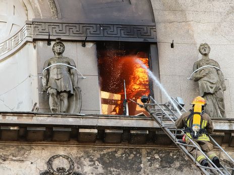 Пожар в Одессе. Среди развалин сгоревшего здания обнаружили тело женщины