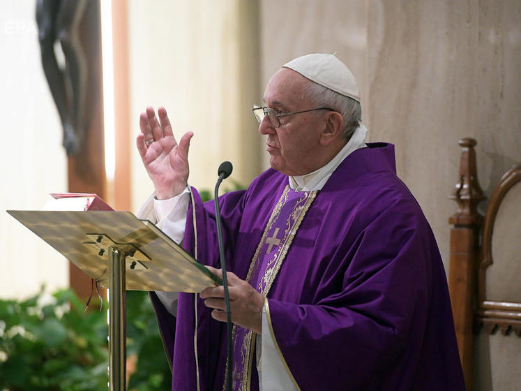 ﻿Папа римський заявив, що молиться за Україну напередодні нормандської зустрічі