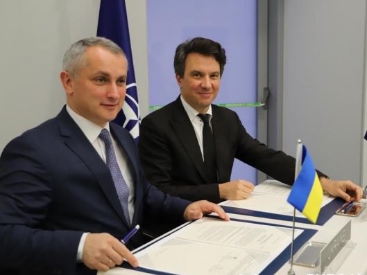 Украина и НАТО подписали обновленную дорожную карту по оборонно-техническому сотрудничеству
