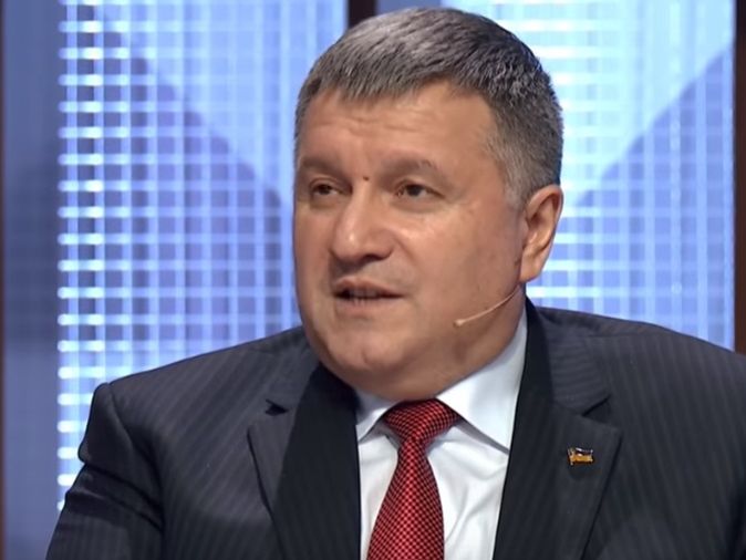 Аваков заявил, что "народные милиции" "ЛДНР" должны быть распущены, и предложил компромисс