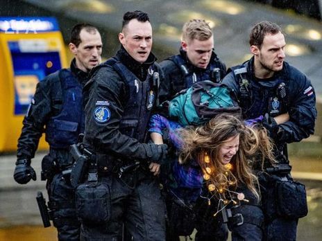 ﻿В Амстердамі заарештували 26 екоактивістів