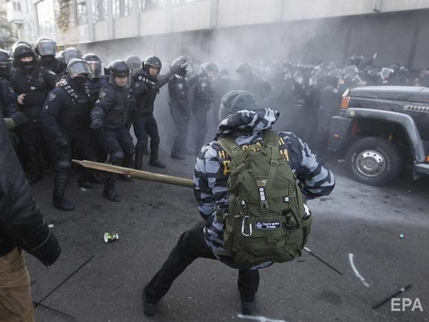В ходе протестов под Радой пострадали 23 правоохранителя