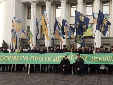 Представители "Нацкорпуса" подчеркнули, что президент Украины Владимир Зеленский игнорирует протесты аграриев