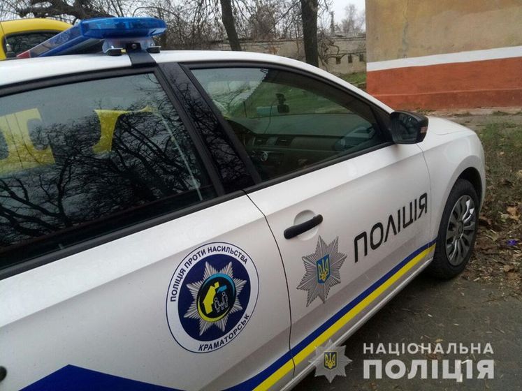 В Краматорске задержанный разбил лицо полицейской и устроил драку с ее напарником