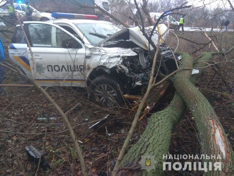 Унаслідок ДТП у Харківській області постраждало троє поліцейських і водій легковика
