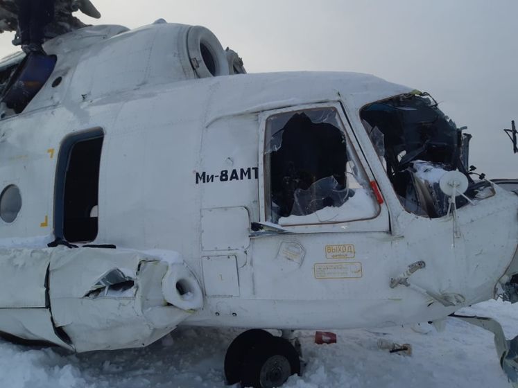 В Красноярском крае РФ вертолет Ми-8 совершил жесткую посадку, 15 человек пострадали