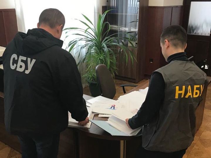 Правоохранители проводят обыски в Администрации морских портов Украины