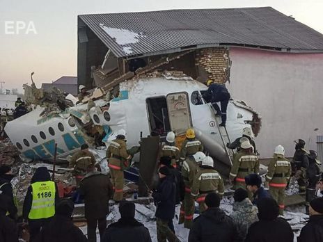 Унаслідок авіакатастрофи в Казахстані загинуло 12 осіб