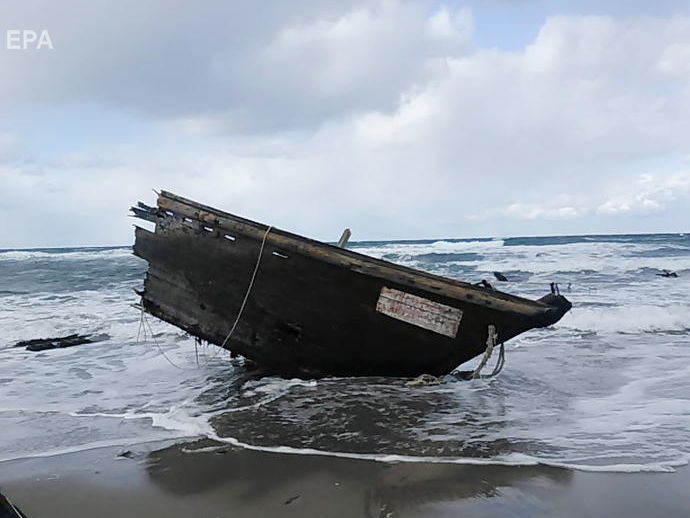 К берегам Японии прибило "лодку-призрак" с человеческими останками &ndash; СМИ