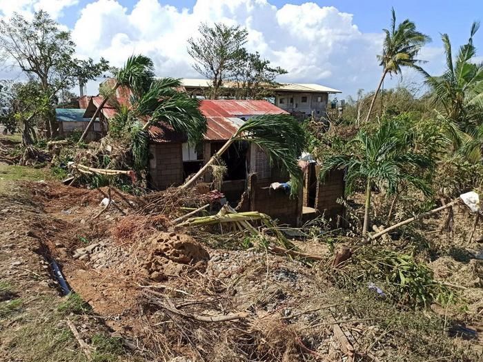 Количество жертв тайфуна "Урсула" на Филиппинах возросло до 41