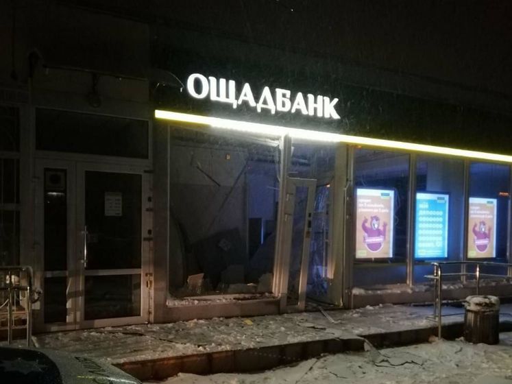 ﻿У Вінниці невідомий, намагаючись украсти гроші, пошкодив будівлю "Ощадбанку" – поліція