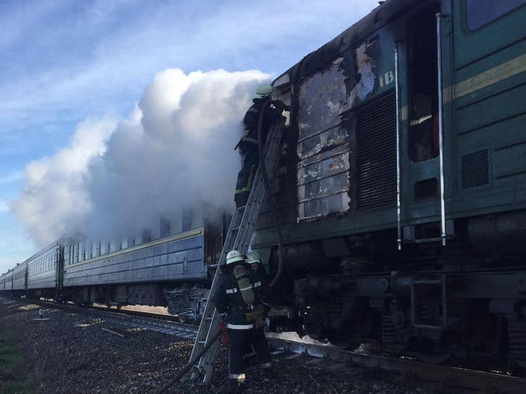 ﻿У Миколаївській області спалахнув тепловоз пасажирського потяга "Харків – Херсон"
