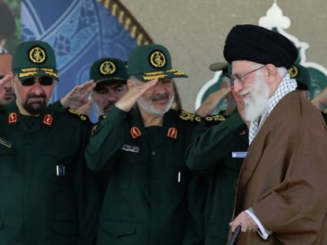 Нового главу "Аль-Кудс" назначил аятолла Али Хаменеи (справа)