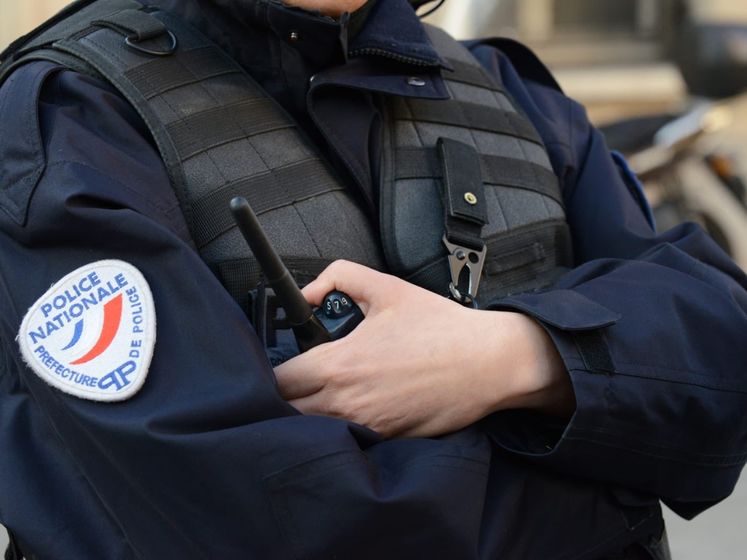 В пригороде Парижа на прохожих напал человек с ножом, есть погибшие и раненые