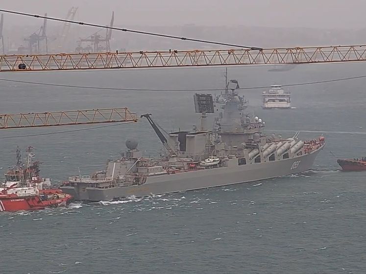 Российский крейсер "Маршал Устинов" не смог пришвартоваться к пирсу в Стамбуле и вернулся на стоянку в море