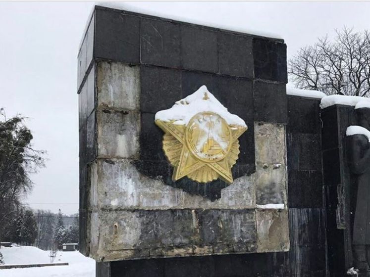 ﻿Добкін заявив, що купив за 500 тис. грн орден Перемоги зі львівського монумента Слави