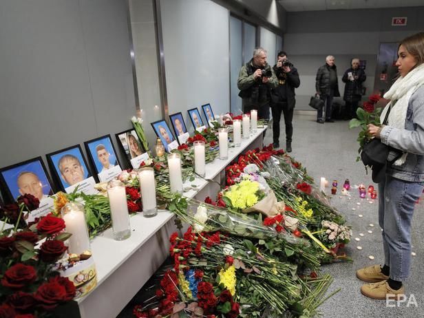 Зеленский в Борисполе почтил память погибших в авиакатастрофе в Иране украинцев
