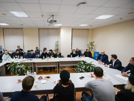 Президент встретился с родственниками погибших в авиакатастрофе украинцев 9 января