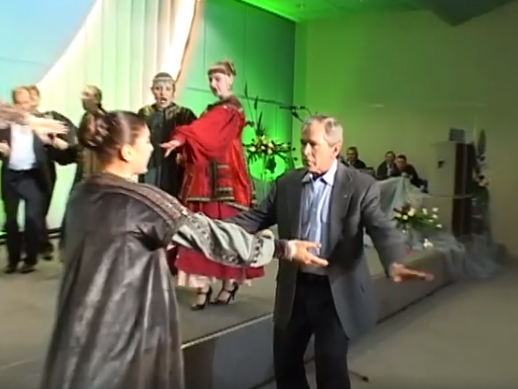 Кремль опубликовал видео с танцем Путина и Буша-младшего