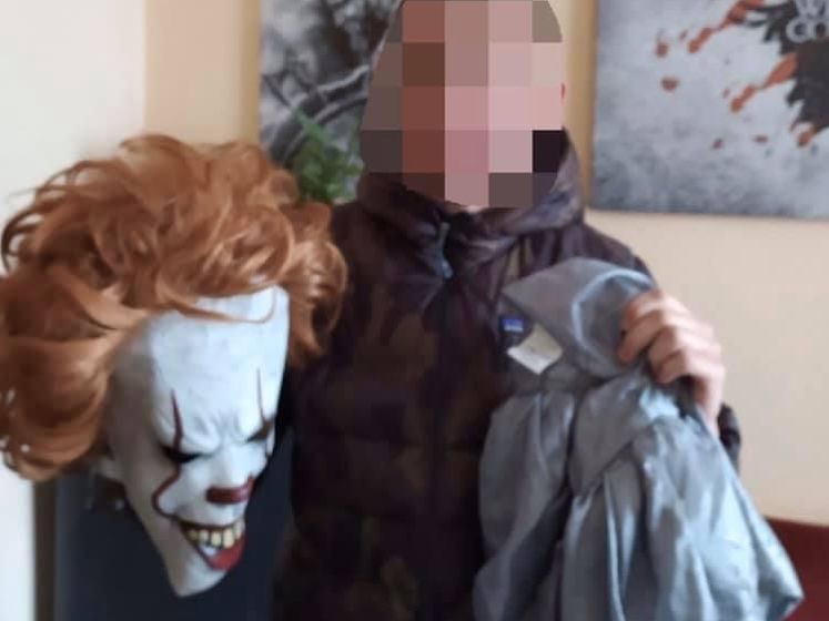 В Закарпатье полиция установила личность "клоуна Пеннивайза", который пугал жителей области и снимал это на видео