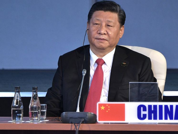 Facebook случайно перевел фамилию лидера Китая как "Мистер Задница"