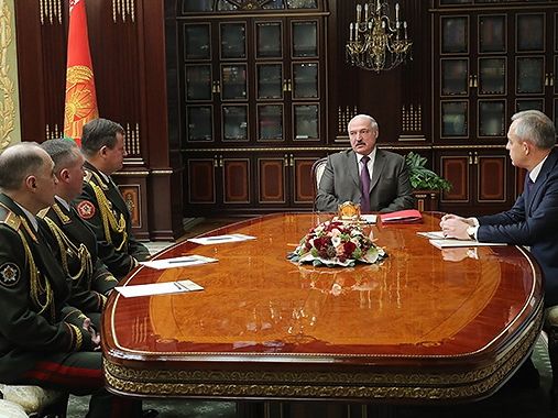 ﻿"Люди військові, час непростий". Лукашенко змінив держсекретаря Ради безпеки, міністра оборони й голову Генштабу