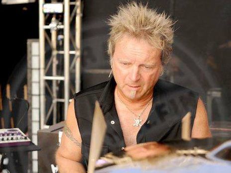 Экс-барабанщик Aerosmith подал на музыкантов группы в суд