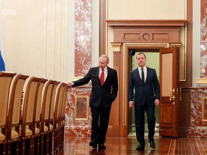 Путин определил зарплату Медведева на новом посту
