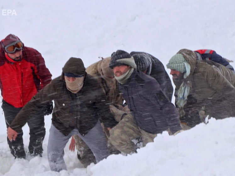 ﻿На сході Туреччини за добу зійшли дві лавини, загинуло понад 30 людей