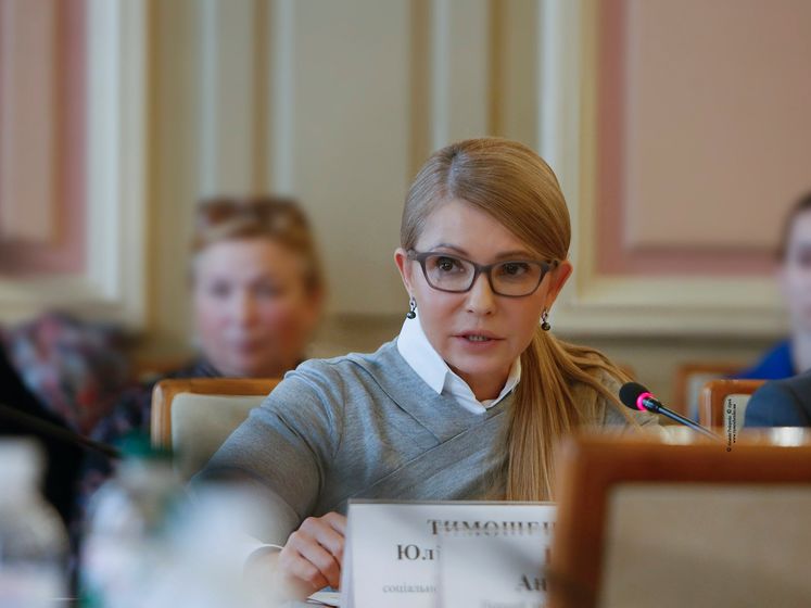 Потасовка в Раде. Тимошенко сломала микрофон Разумкова и повредила палец