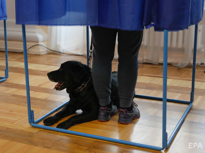 Защищать свою гражданскую и политическую позицию 73,5% украинцев готовы в форме выборов – опрос