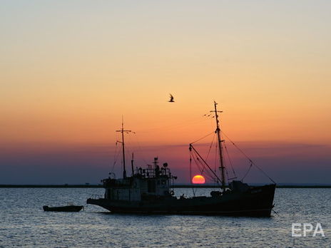 ﻿ФСБ затримала в Азовському морі судно з чотирма українськими рибалками