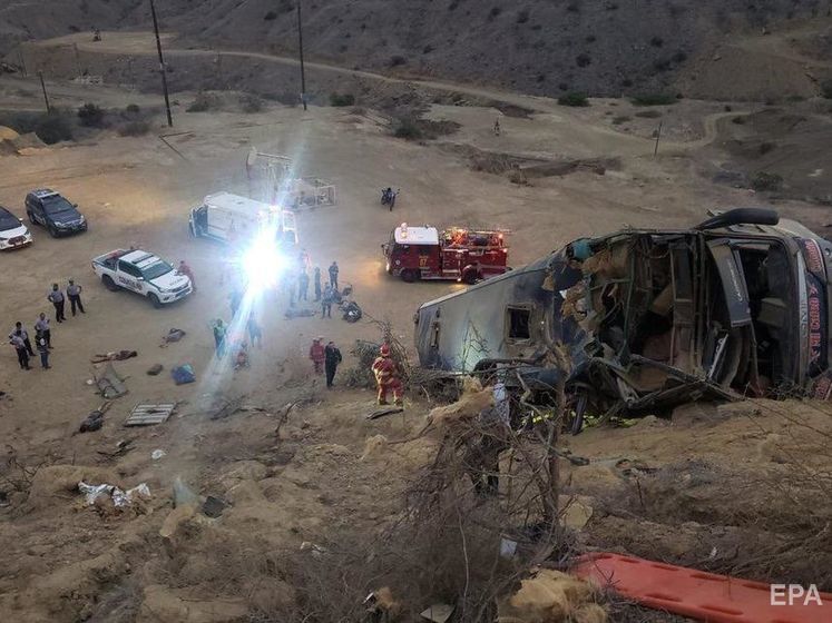В Перу автобус с болельщиками эквадорской "Барселоны" упал в пропасть, погибло восемь человек 