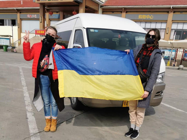 Эвакуация украинцев из Уханя: куда прилетит самолет, как обустроят карантин и кто протестует?