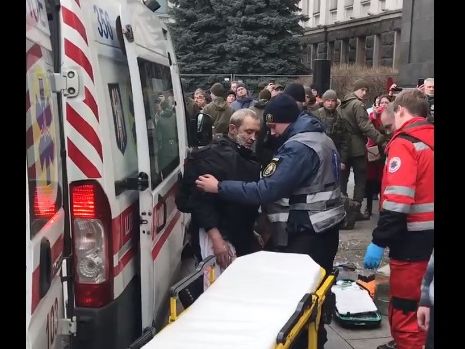 У мужчины, который совершил самоподжог в центре Киева, легкие травмы – Офис президента